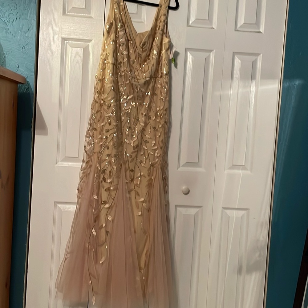 Gold, fitted (Mermaid style) pretty party dress Size 18 but fits like a size 16